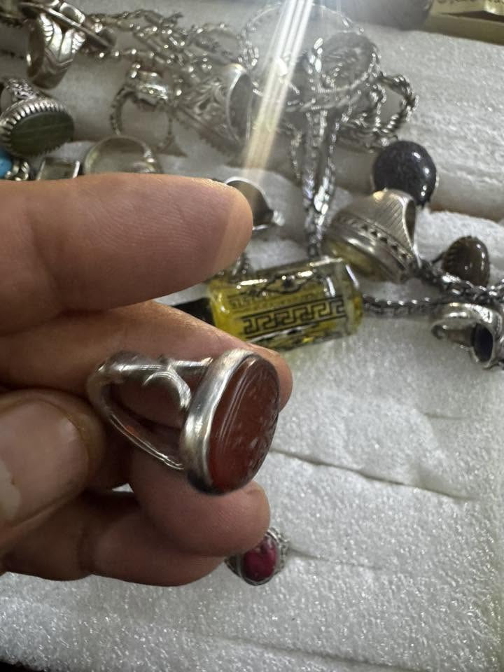 محابس اثريات وقديمات واصليه وانواع فاخره جداً  كلمن وسعره  الي ميعرف بيهن لا يعامل ويتعبني الشراي والذواق  والي يعرف قيمتهن المعنويه والماديه يجي خاص مكاني بغداد مو بياع شراي الهم كل التقدير. بس عندي موكب للامام الحسين واريد اطور الموكب


**إذا كنت صاحب هذا الإعلان وتريد حذفه لأي سبب، رجاءا أرسل رسالة إلى الدعم الفني**