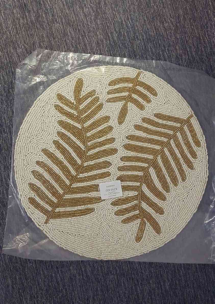 سلام عليكم  سيت مفارش طبلات  ٥ قطع تجنن شغل خرز يدوي  .الله شاهد جديدة بجيسها بعدني مفتحتها . اخذتها قبل شهرين من جدار سنتر ماخذتها ب ٦٢ الف . 

الي يريدها يخابرني وان شاء الله منختلف على السعر . 
سبب البيع مكعدت ويه القنفات لان غير لون والمحل مقبلو أرجعها . 

***********
