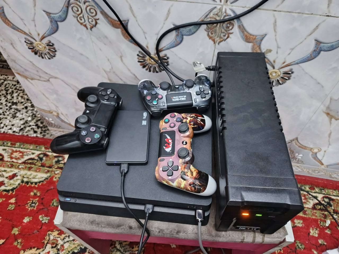 السلام عليكم بلي4 سلم مهكر نضام 11.2 تهكيره قرص ذاكرته500 ويه هارد خارجي 500 ويه يدات 3 وحده اصليه بس R2 يشكل ويه العاب 15 مكاني بغداد مدينة الصدر قطاع42 ما عندي توصيل سعره320 وبيه مجال قليل جماعه 250 ما بيعه هاذ رقمي ليريد البلي ***********
