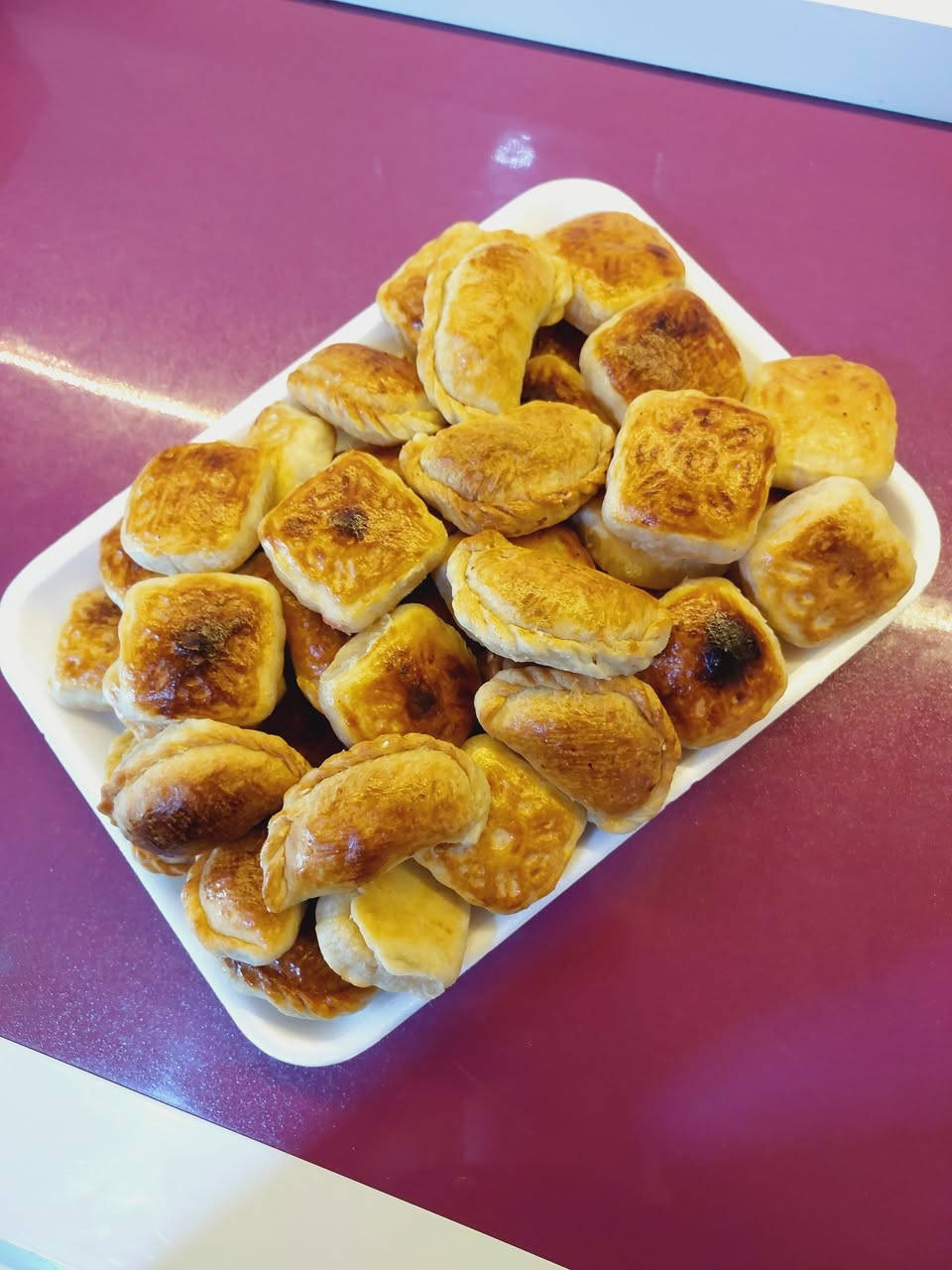 #كليجة_الجود مساء الخير حبايب متوفرة كليجة بيع مباشر حارة وهشة تجنن🥰🥰
توصل نفس الصورة 😍😍

🌺 "إِنَّ هَٰذَا لَرِزْقُنَا مَا لَهُ مِن نَّفَادٍ" 🌺

 تمر وحلقوم 😍😍
سمسم و مبروش 😋😋
ومشكل تمر وحلقوم وسمسم ومبروش
وحسب الطلب وتدللون 🧡❤️🩷 

💛 الكيلو 💰: 6000 دينار فقط 💰

📞 للطلب والاستفسار: ***********
 ***********
بغداد المحمودية مجمع القادسية 
كليجة الجود... طعم يبقى بالبال 🩷❤️🧡
