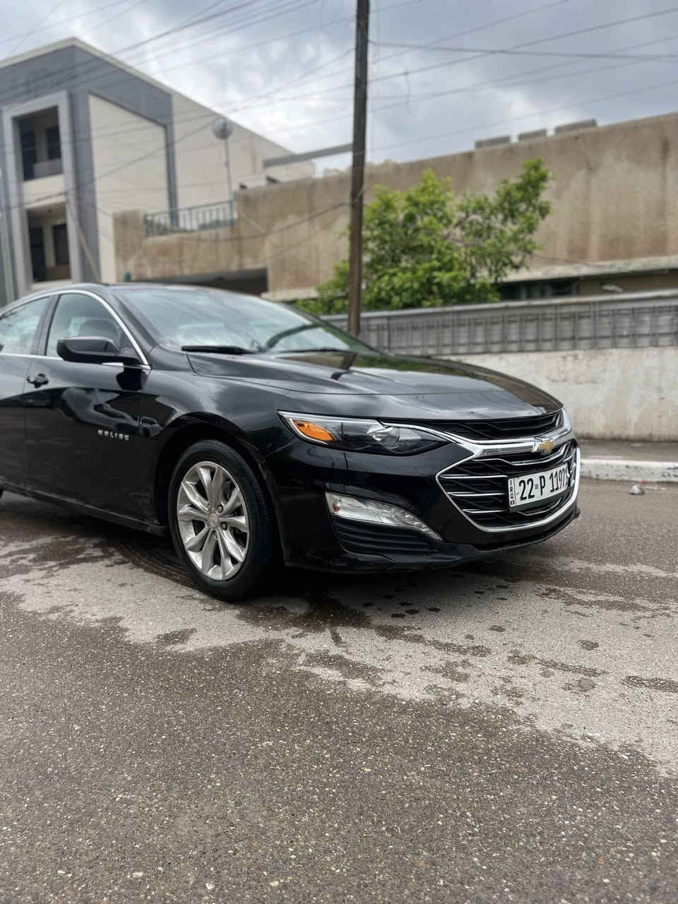 سلام عليكم موديل 23 ماشيه 50 سياره على ايدي وبسمي بدون صبغ بدون ايرباك بيها فديواول ماوصلت دبي موضح 
السعر140 وبيها مجال
***********
