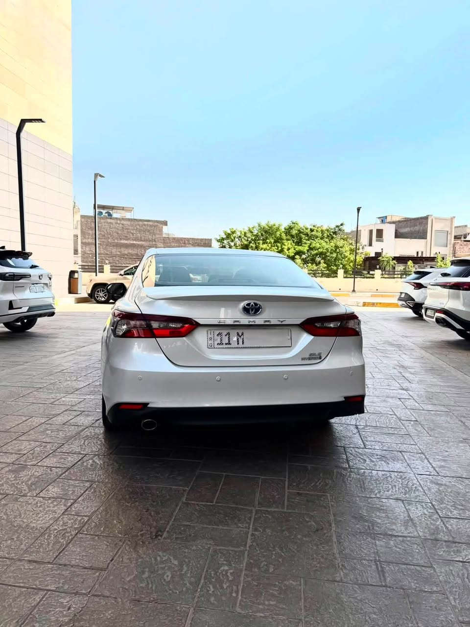 تويوتا كامري هايبرد 2023 وكالة عبداللطيف
Toyota Camry Hybrid 2023

🌍 بغداد - حي الجهاد - مجمع النسيم 

•   🛣️  المسافة المقطوعة    - 41 الف كلم 
 
------------------------------------------------------------ ------
💰 السعر:        22,800$ 
و بيها مجال بسيط 
✅ المواصفات :

🚗 تويوتا كامري 2023 - وكالة عبداللطيف
📍 الممشى: 41,000 كم

⛽ الوقود: هايبرد
⚙️ المحرك: 2.5 لتر
🔧 ناقل الحركة: أوتوماتيك
🛞 قياس الويل: 17 إنش
✨ سيارة اقتصادية وعملية باستهلاك وقود ممتاز واعتمادية عالية، مناسبة للاستخدام اليومي والسفر.
✅ ناقل حركة أوتوماتيك
▪️ شاشة لمس
▪️ Apple CarPlay
▪️ Android Auto
▪️ بلوتوث
▪️ كاميرا خلفية
▪️ حساسات أمامية وخلفية
▪️ مثبت سرعة
▪️ تشغيل بصمة
▪️ دخول ذكي بدون مفتاح
▪️ شاحن لاسلكي
▪️ نظام مراقبة ضغط الإطارات
▪️ شاشة عدادات رقمية
▪️ إضاءة LED
▪️ تحكم بالمقود متعدد الوظائف
▪️بردة خلفية 

***********
