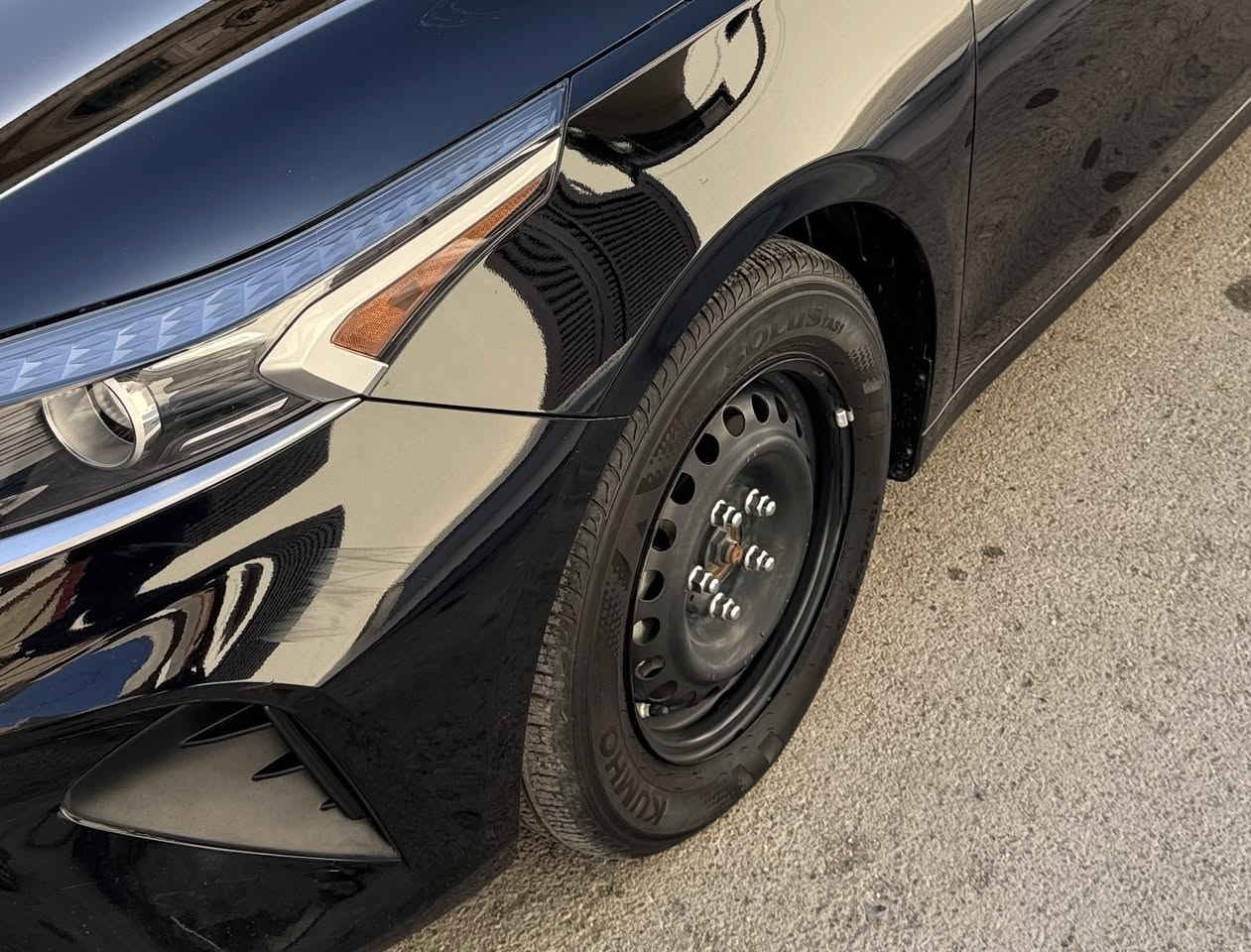 السلام عليكم
للبيع كيا فورتي ٢٠٢٤
كير ومحرك كفاله 
شاشه وكاميرا 
رادار
كروز سرعه وتحكمات
توقف ذاتي 
تحديد مسار
بدون صبغ دعاميه خلفيه مصبوغه فقط 
وبيها بارد قليل 
والسونار مرفق موضح كلشي 
وصور حادثها موجوده بالمنشور 
السياره ماشيه ٣٢ الف فقط
رقم بغداد دولي 
سنويه بأسمي 
السعر ١٥٣
مكان السياره بغداد حي الجهاد 
***********
