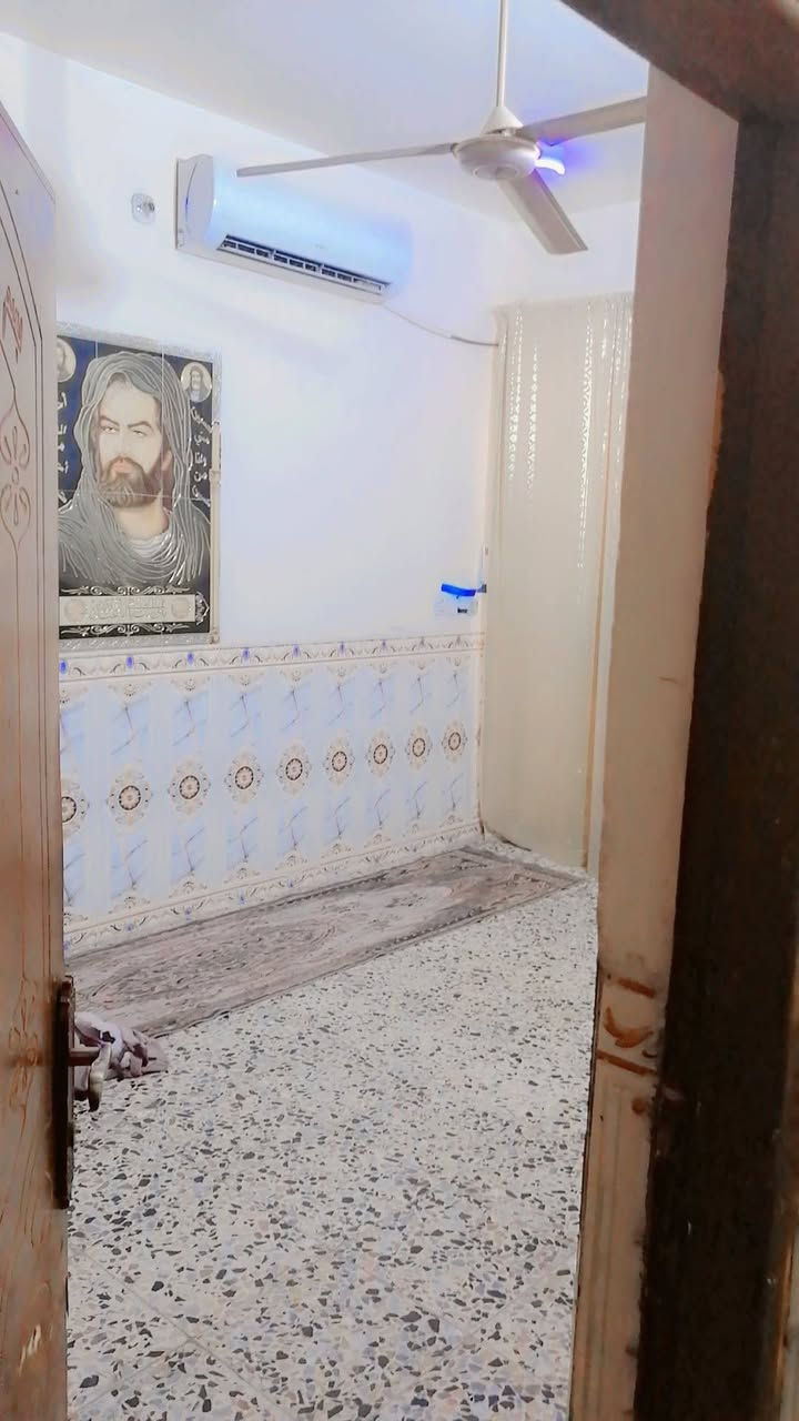 السلام عليكم✋🏼🌹 
بيت للبيع طابو 100 متر
في نهروان قرب من جامع قمر بني هاشم
السعر والاستفسار  على هذا الرقم ***********
