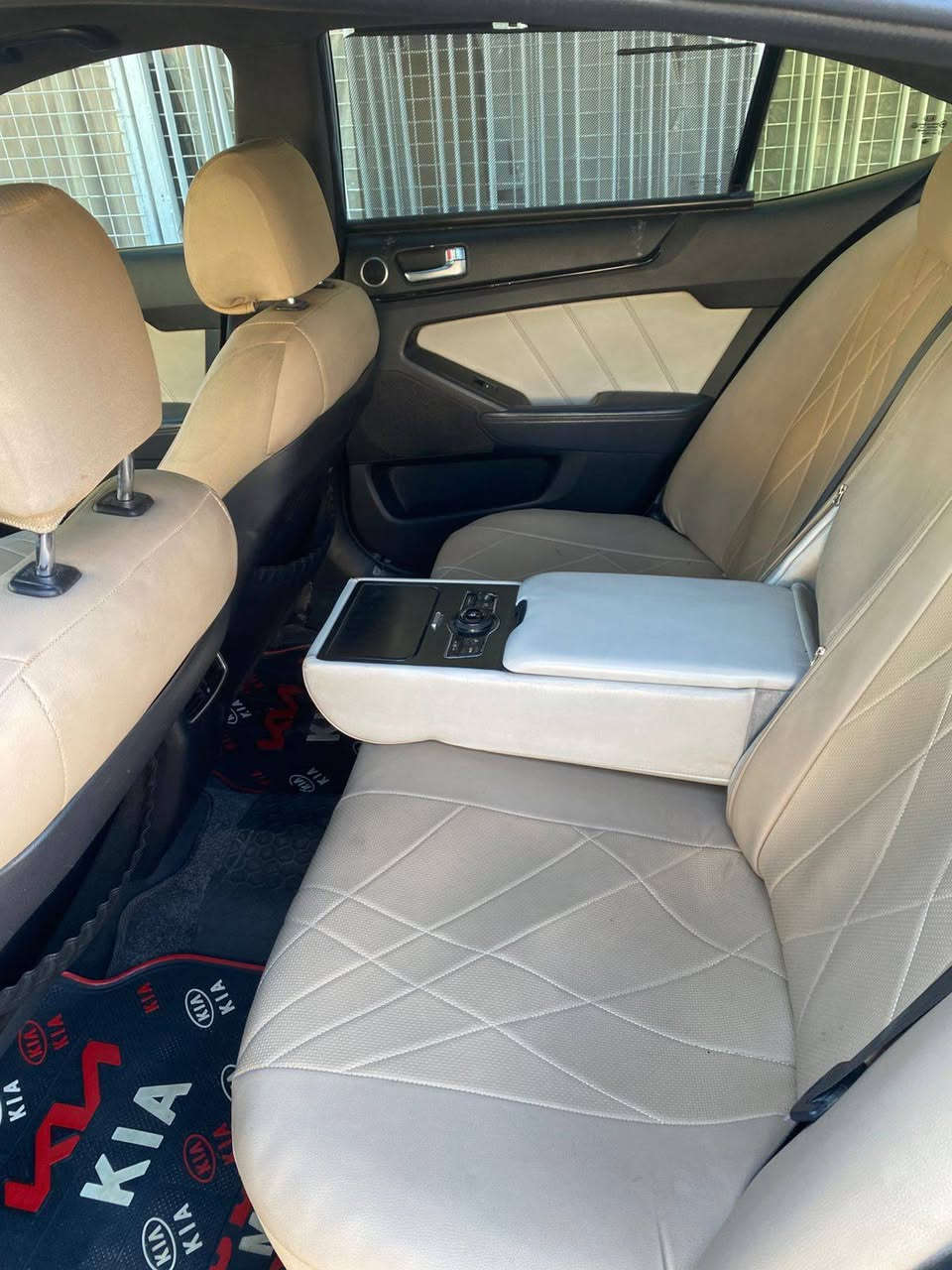 كاتنزا  V6 2012 
ماشي ٢١٦ 
فول مواصفات 
بنوراما 
بصمة بيبان + صندوك
مري شفت + نظام ترحيب لدخول سايق 
تدفئة كشنات 
كشن خلفي منفصل موس + تحكم صوتي 
كشن كهرباء سايق و الراكب 
كشن خزن 
ستيرن كهرباء 
تحكم ستيرن 4 جهات 
حساس مطر 
لد داخلي 
3 بردات الخلفيه كهرباء على بگ تصعد وتنزل 
منظومه زنن 
لايت لد وبكلايت لد 
حساسات 
جلد 
سستم صوت 
مصبوغه حزام 
للاستفسار *********** السعر 110
