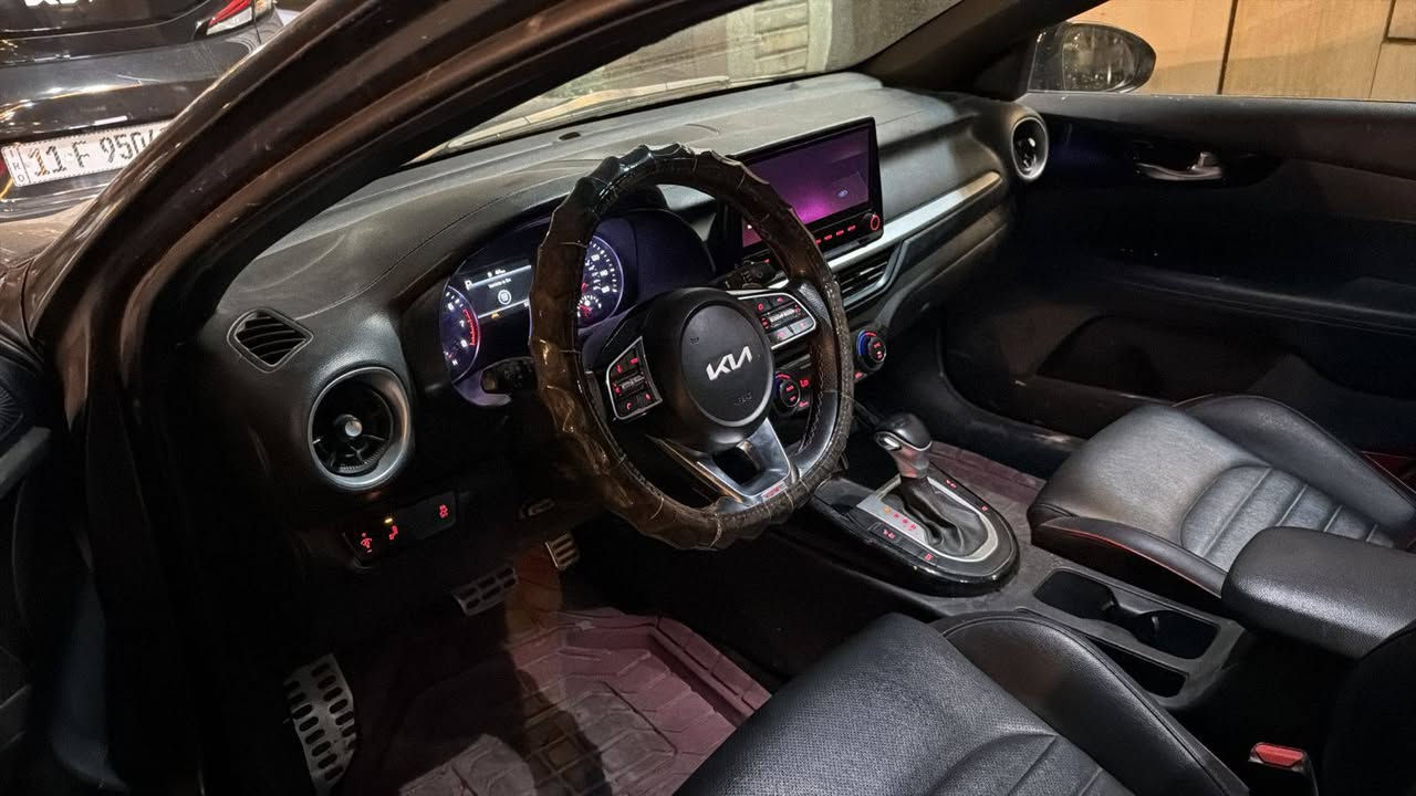 السلام عليكم
كيا فورتي.     2023

فول فول مواصفات  GT 
محرك 1600
السياره مصبوغه عام بدون حادث 
ماشيه. 50 الف
السعر 115 بيها مجال قليل
***********.   ***********
