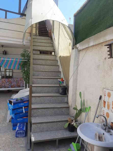 📍بيت للبيع في منطقه علي الصالح المربع الذهبي
مساحه البيت 196 واجها 7 نزال 28
نظام طابقين (بيت + شقه) مفصولات 
للأستفسار 
*********** حسام
