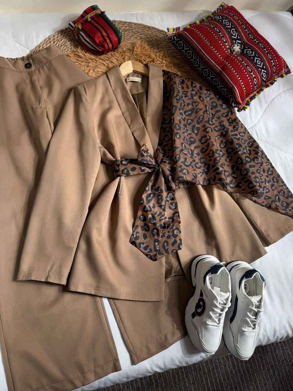 طقم قطعتين❤‍🩹
خامة هوريم دابل تركي
38–40–42–44–46


**إذا كنت صاحب هذا الإعلان وتريد حذفه لأي سبب، رجاءا أرسل رسالة إلى الدعم الفني**