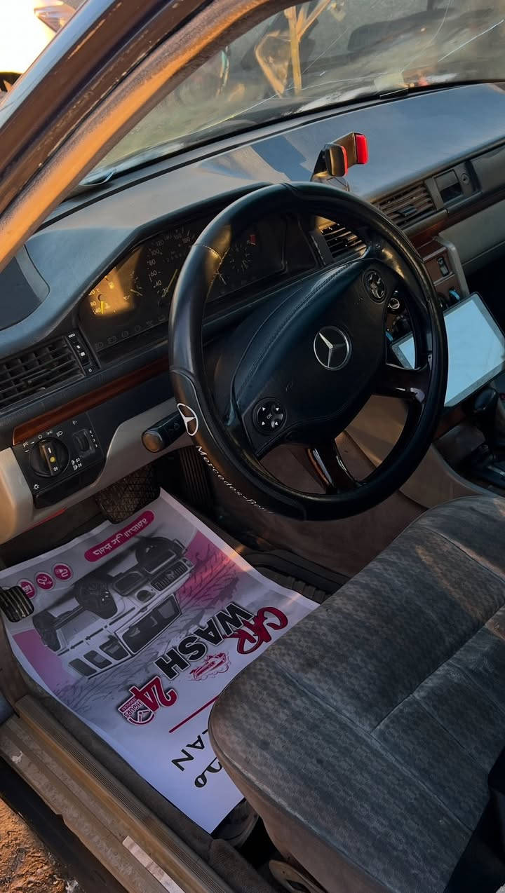 سلام عليكم
مارسدس بيبي شبح 320 موديل 1993
اللون اسود كحلي بلادي ممصبوغ 
مكينة الخرايطم المرغوب بالسوك
تبريد شغال 
شاشة وكاميرا 
تحديث ستيرين الغواصة (الدركة)
غرفة حلوة
بيهة قاعدة دبل السايق انفطر وتم اصلاحهة 
السيارة شوفة عينكم نصبتهة حلوة شوفة عينكم كشرتهة شوي تعبانة الي اكو كم خياس بسيط يتعالجن  ماعندي الامكانية اصبغ واعالج وجان سويتهة وابيعهة بسعر بعد اعلى بهواي واليعرف بسوك يعرف شداحجي واليوم نادراً ماتلكة سيارة قديمة مابيهة خياس اغلبهن مصبوغات ومعالجيهن 
السعر 69 وبيهة مجال قليل حك الجية
مكانهة بغداد/ المدينة 
للاستفسار ***********
