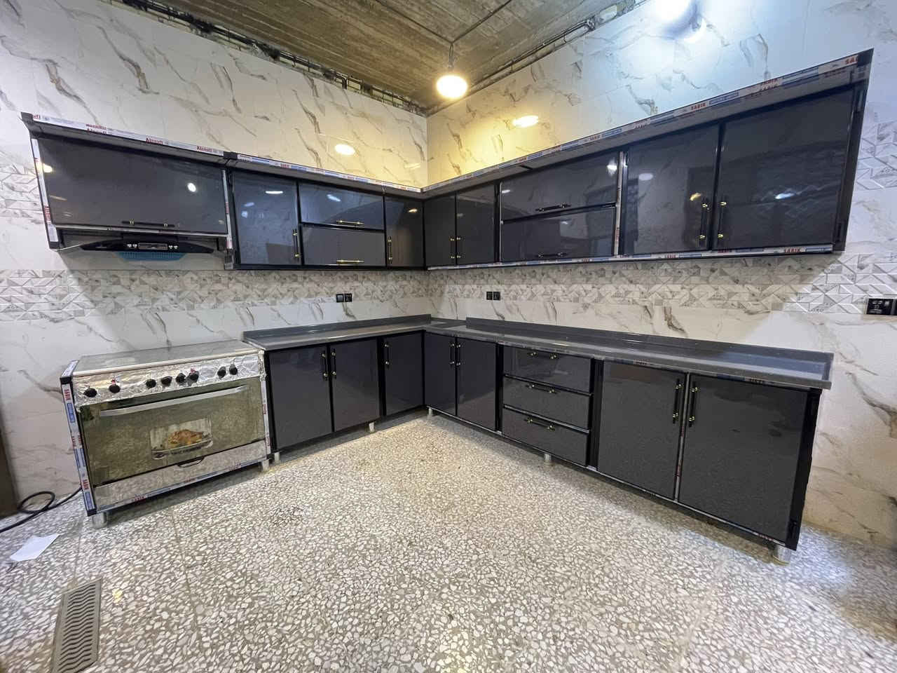 السلام عليكم نقدم لكم كل ماهوا جديد للعمل HDF🌹الامنيوم 🌹بيبان الامنيوم 🌹بيبان BVC🌹 وجميع عمل الامنيوم وما يحتاجا المنزل 🌹🌹عنوان كربلاء حي الغدير قرب سوك 🌹للستفسار ***********سيد امير
