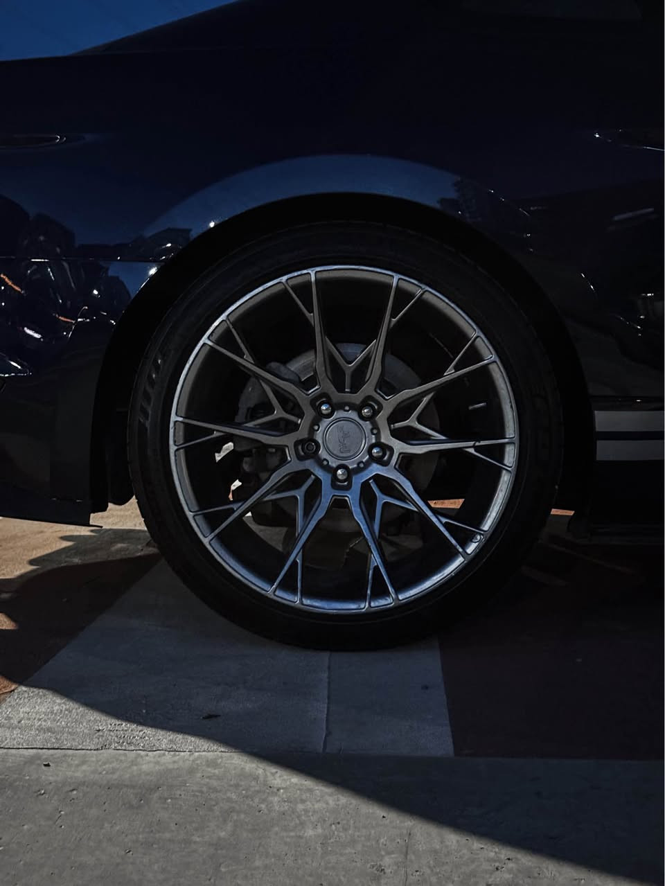 للبيع Mustang Ecoboost
📍 الموقع: سليمانية  
📅 الموديل: [2018]  
⚙️ المحرك: [4 سلندر ]  [گير ١٠ نمر] 🔥 
📏 الممشى: [101 ألف]  
🎨 اللون: [ازرق على بنفسجي متغير ]  

✨ المواصفات:  
- شاشة جبيرة
- كاميرا خلفية  
-كشنات كهرباء   
- تشغيل بصمة
-٦ وضعيات قيادة [نورمال، سبورت، سبورت بلص، تراك، دراگ، ثلج]
-٣ وضعيات ستيرن [نورمال، سبورت، كومفورت]

✨ الاضافات:
-لحية و شباك روش
-دفيوزر شيلبي قالب الشركة
-سبويلر شيلبي
-شفقة على الجامة خلفية
-بگ لايت كلير اصلي
-حلوك صالنصا بورلا اصلي
-ويالة نيش اصلي تو سايز سعرها ٦٠٠$
-بلاجكتور ليد وكالة

🛠️ الحالة:  
حادثها جاملغ و بنيد صبغ. سيرفزها كامل من شركة Voltronic و دفتر السيرفز موجود.

💰 السعر جداً مناسب اتصل و تدلل

📞 للتواصل: واتساب
0️⃣7️⃣7️⃣0️⃣ 4️⃣7️⃣5️⃣ 4️⃣5️⃣ 3️⃣3️⃣

Mustang Ecoboost 
📍Shwen: [Slemani]
📅 Model: [2018]
⚙️ Makina: [i4 Turbo / 10 ger] 🔥
📏 Roishtn: [101 hazar]
🎨 Rang: [Shin w Mor tekal rangeki zor taybat]

✨ Mwasafat:
-Shasha gawra
-Camera w 7asay dwawa
-Kushni karaba
-Basma w shaxal
-6 mode lexurin [Normal, Sport, Sport Plus, Track, Drag Strip, Snow]
-3 mode sukan [Normal, Sport, Comfort]

✨ Jwankary:
-La7ya w 3atary Roush
-Diffuser Shelby qalbi sharika
-Balli Shelby
-Shafqay sar jami dwawa
-Bag layti Clear asl
-Sara salonsay Borla Atak asl
-Wheel Niche asl Two Size s3ry $600
-Blajektor LED sharika

🛠️ Da3m:
Chamalax w Bonit boyaxa, Kaml service la Voltronic krawa w daftary service haya.

💰Nrxi zor gwnjaw w xwar bazar 

📞 Whatsapp:
0️⃣7️⃣7️⃣0️⃣ 4️⃣7️⃣5️⃣ 4️⃣5️⃣ 3️⃣3️⃣ السليمانية, العراق


**إذا كنت صاحب هذا الإعلان وتريد حذفه لأي سبب، رجاءا أرسل رسالة إلى الدعم الفني**