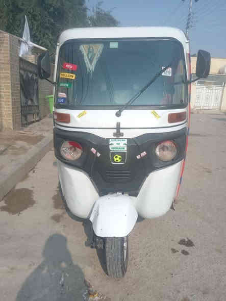 سلام عليكم تكتك للبيع موديل 2021 اوراق ماشيه بل مرور كشره كفاله اكفلك من المعجون ومحرك مجفت مره واحده فقط عنواني العمارة الماجدية السعر 6250 وبيه مجال حق الجيه اتصل *********** ودلل
