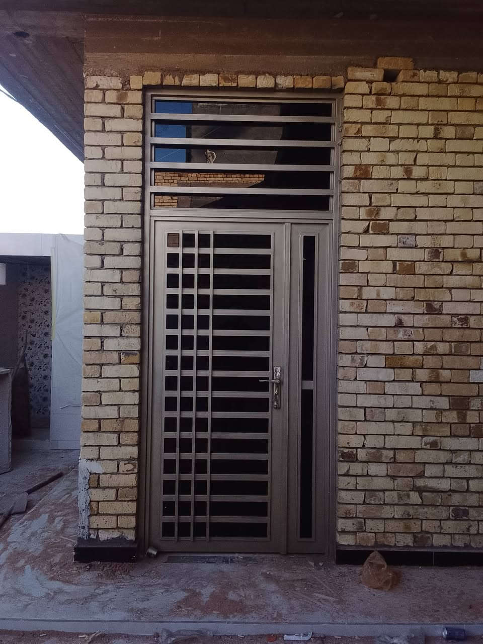 سلام عليكم عمل الزجاج كافه الديكورات والألوان 4ملم 6ملم أسعار مناسبة  معجون سوري وسلكون اصلي ضمان الجوده عالية تصال على *********** ابو حسين العيساوي بل خدمة
