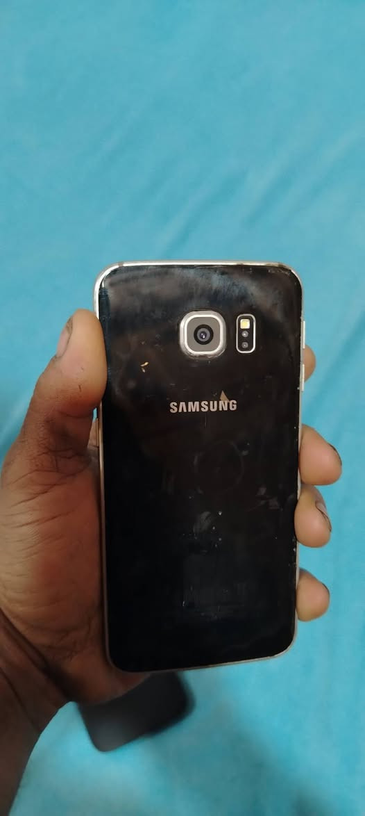 السلام عليكم موبايل للبيع كله شغال الذاكره 32 السعر 50 وبي مجال ***********
