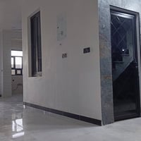 بيت للايجار • ٦ غرف نوم • مجاور مركز الكرادي