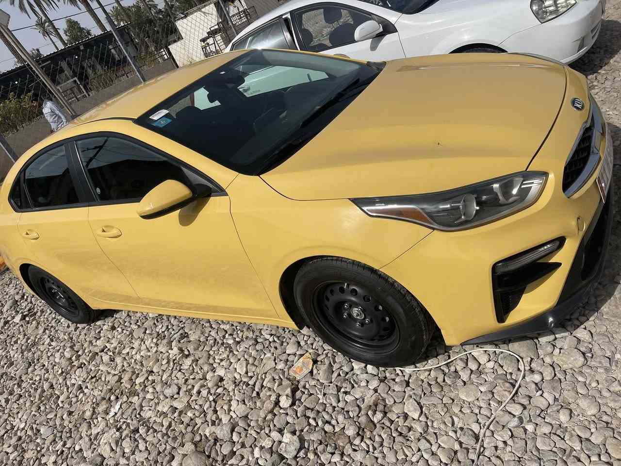 السلام عليكم فورتي تكسي موديل 19 رقم جديد هزه جديده حادثه كدامك بدون تبديل ماشيه 47 نص فول كير اي تي مكاني صويره لسعر 132 وبيه مجال ترهم  مراوس ***********
