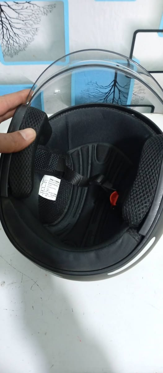 السلام عليكم خوذة اصليه مال امزون سعر 25الف عنوانك بغداد رقم هاتف ***********
