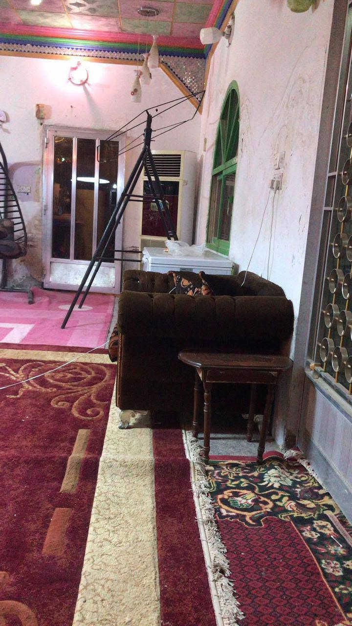 دار طابو صرف نضام ملكي 300 متر الموقع حيره قرب اولاد الكاظم الدار يتكون من ثلاث مشتملات واربع محلات ودرج خارجي مع وجود دنك في اعلى البنايه باستطاعه المشتري بناء طابق او طابقين او ثلاث طوابق يصلح مدرسه اهليه او عياده طبيه  السعر خاص للاستفسار ***********  مكتب قيصر الجنابي
