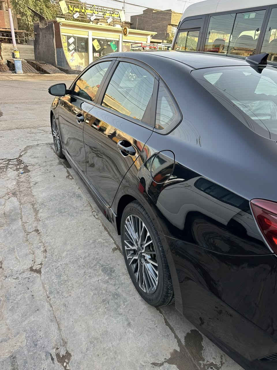 السلام عليكم كيا فورتي 2024 جيتي لاين حادثهة فقط باب السايق بدون دواخل السيارة جديدة رقم اربيل السيارة بسمي تحويل ثاني يوم مكان السيارة مشتل معروضة 165وبيهة مجال رقم الهاتف ***********
