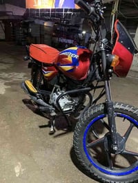 دراجه بـوكسر للبيع 2020 نضيفه قبل 3 ايام مسويله ادامه تجفيت اصلي بنزات...