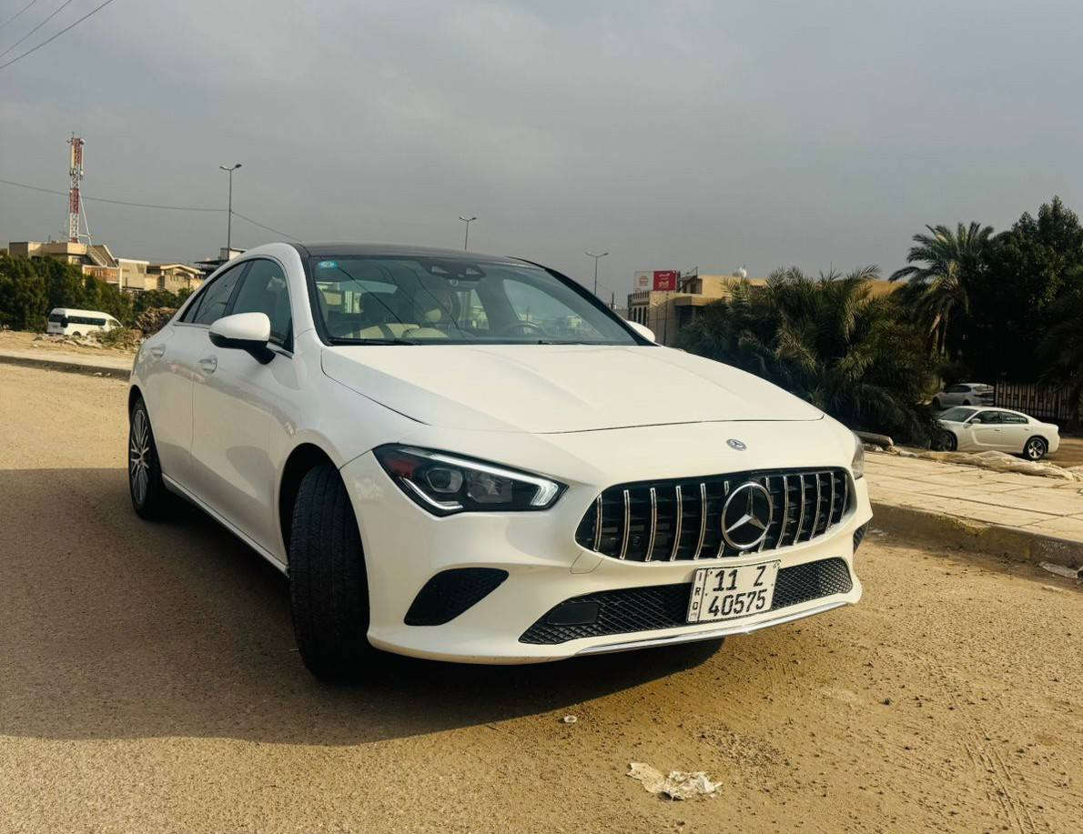السلام عليكم
‏مرسيدس بنز 2023 
‏CLA 250 رقمها بغداد وسنويتها جديدة تحويل مباشر أن شاء الله فول مواصفات 
‏وهذه أبرز مواصفاتها
‏كاميرا خلفية والتحكم على المنحدرات وتدفئة مقاعد وبانوراما وبصمة تشغيل ودخول ذكي لجميع أبوابها ومثبت سرعة ومراقبة النقطة العمياء وإنارة محيطية ب 64 لون وأبل كاربلي ورادارات ومقاعدها كلها جلد
‏حادثها قطعتين تبديل (جاملغ أمامي والبنيد) للعلم مبدلات ببلادي ومصبوغات
‏والسيارة (VIB)
‏سعرها 280 ورقة 
‏العنوان بغداد البكرية
‏للتواصل واتساب أو إتصال 
‏***********
‏
