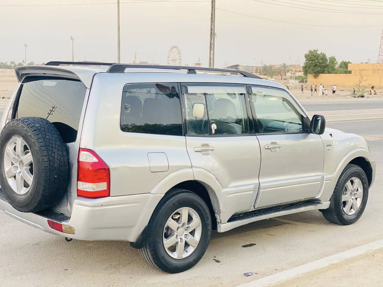 سلام عليكم للبيع سيارة باجيرو جديده موديل 2006 رقم إنكليزي جديد بأسمي مشروع وطني تحويل مباشر سيارة كفالة من الضربه و كص ونقل و مكينة وكير فيفتي كفالة سيارة جاهزه حدادة تخم تاير ويل كب جديد مسجل شاشة  كهربائيات شغاله العنوان البصرة الزبير السعر 73 بيع مستعجل  ***********
