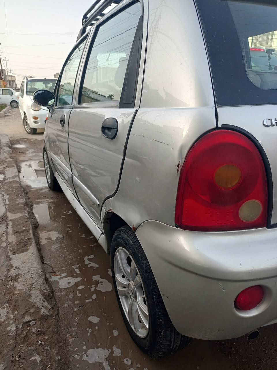 السلام عليكم كيو موديل 13 مكينه وكير جديده سياره بسمي تبريد شغال صدر امامي وخلفي  جديده كهربائي كلها شغاله مكاني بغداد السعر 27 وبيه مجال ***********
