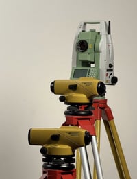 لايكا 09 بلص دقة 1 ثانية  ليزر 500 متر دبل شاشة  انتاج 2015  السعر شام...