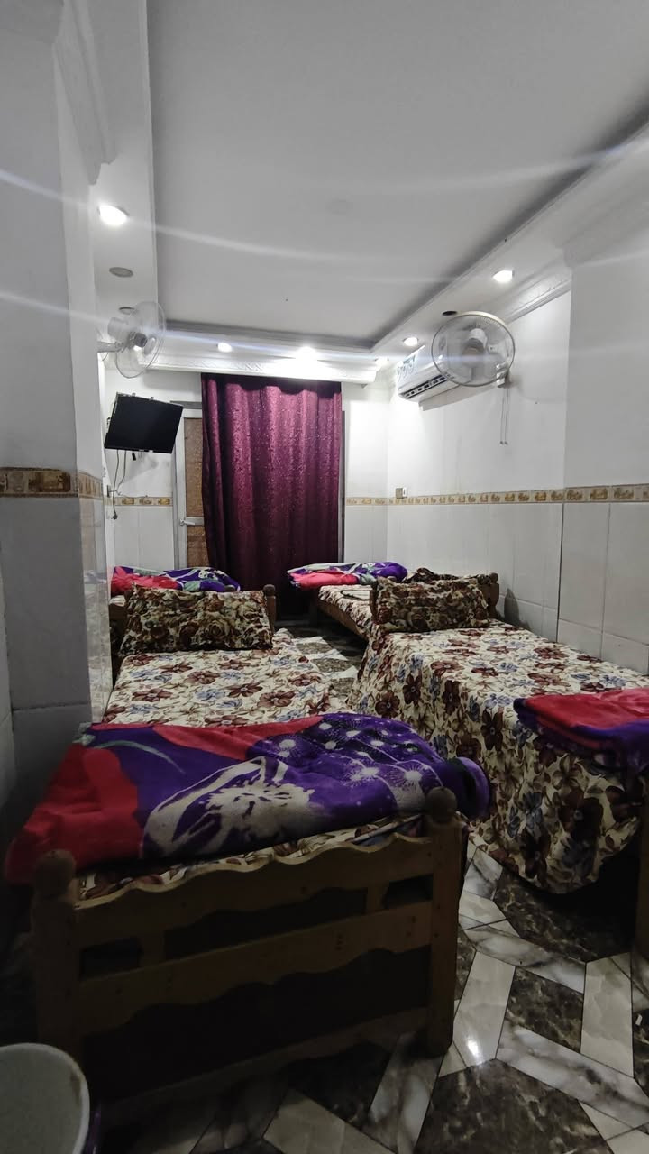 فندق اولاد العطار
مقابل جسر باب طويريج مجاور جامع سيد الشهداء (ع)

--------------------------------------------------------

توجد غرف مكيفة ثلاثية ورباعية وسداسية

--------------------------------------------------------

للاستفسار :   ***********

                   ***********
