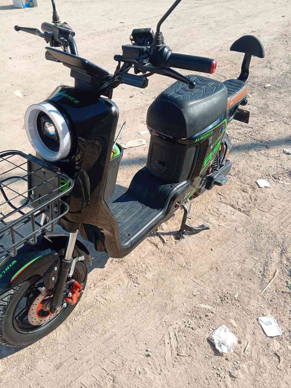 دراجه R9للبيع بطاريه 32  5بطاريات موديل 25 لون اسود مكان البصره القرنه الشرش شلهة  دراجه شخطه مابيه سعر خاص مستعمله قليل رقم ***********
