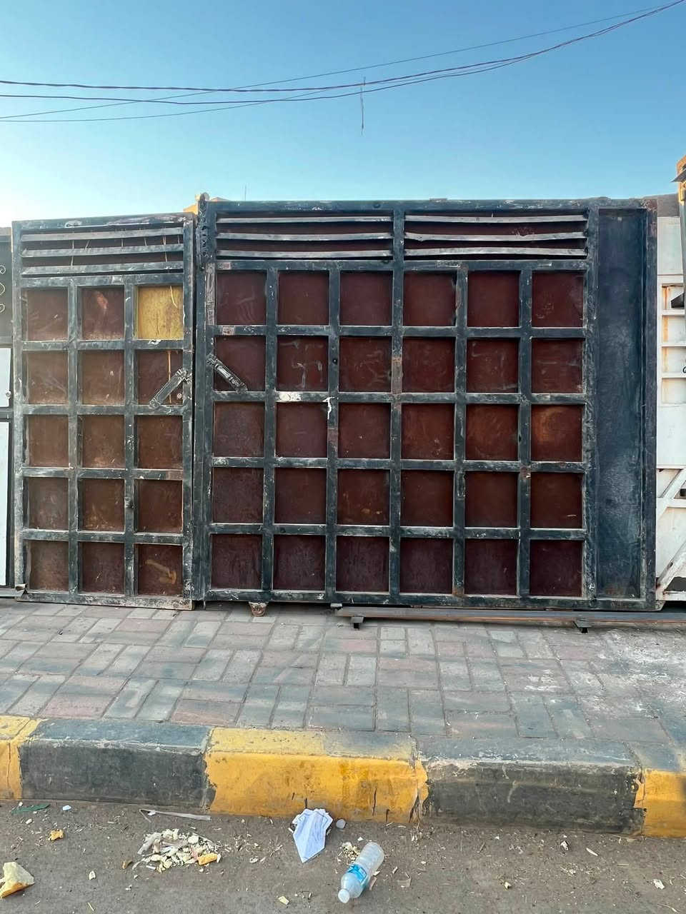 من رخصة الادمن 
يتوفر ابواب سياج للبيع كلشي موجود بالصور و يتوفر باب كندور
و سندويش للبيع 
نشتري و نبيع للتواصل خاص او على هذا الرقم ***********
