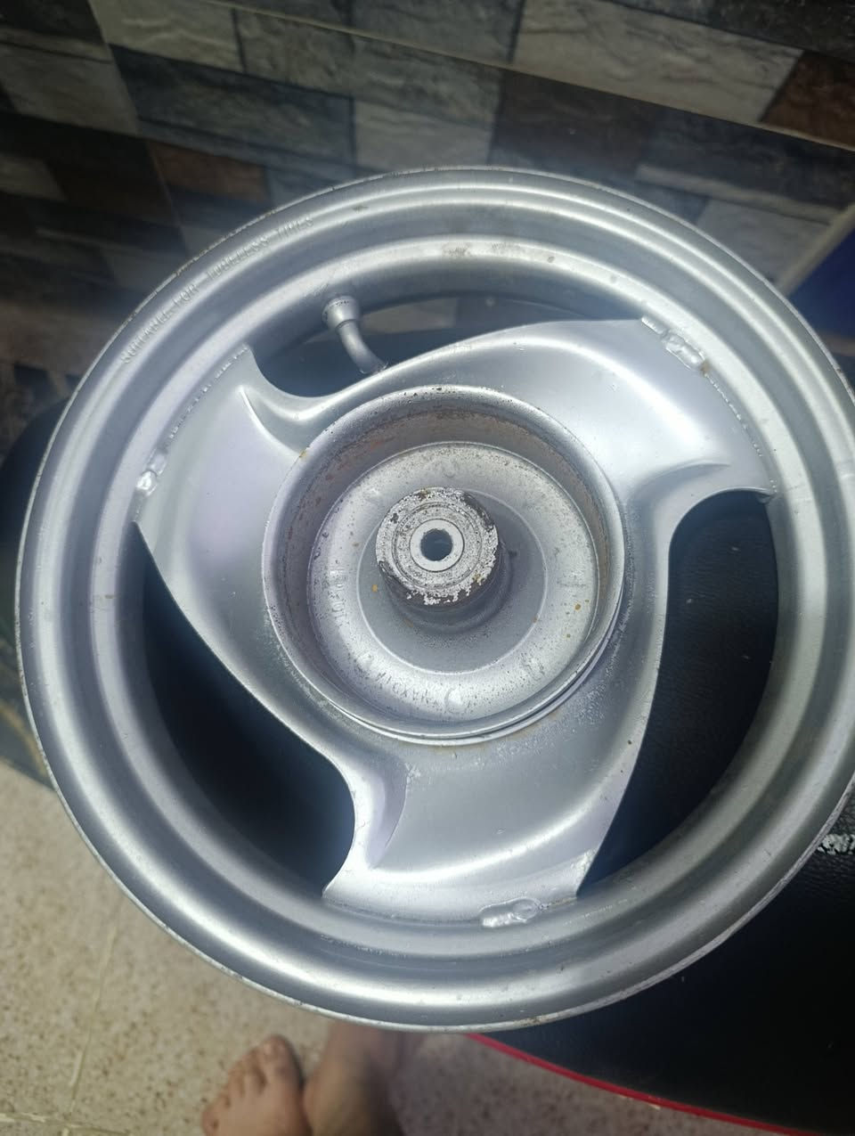 ويل ماكس مغولي امامي الرصاصي 
ويل ماكس عدله خلفي مع تاير نضيف بس بي بسمار ناعم هم يرهم للمنغولي 
قيم واخذ


**إذا كنت صاحب هذا الإعلان وتريد حذفه لأي سبب، رجاءا أرسل رسالة إلى الدعم الفني**