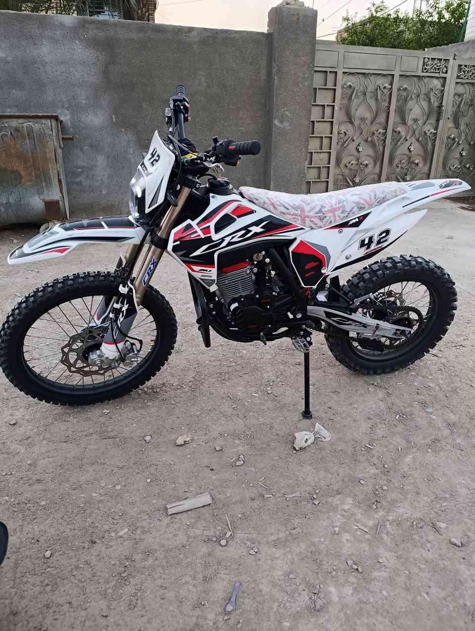 سلام عليكم ماطور البيع موديل 2025  مكينه 350cc مكان الكوت حي الجهاد السعر 1650 رقم صاحب الدراجه ‏‪0777 042 0760‬‏
