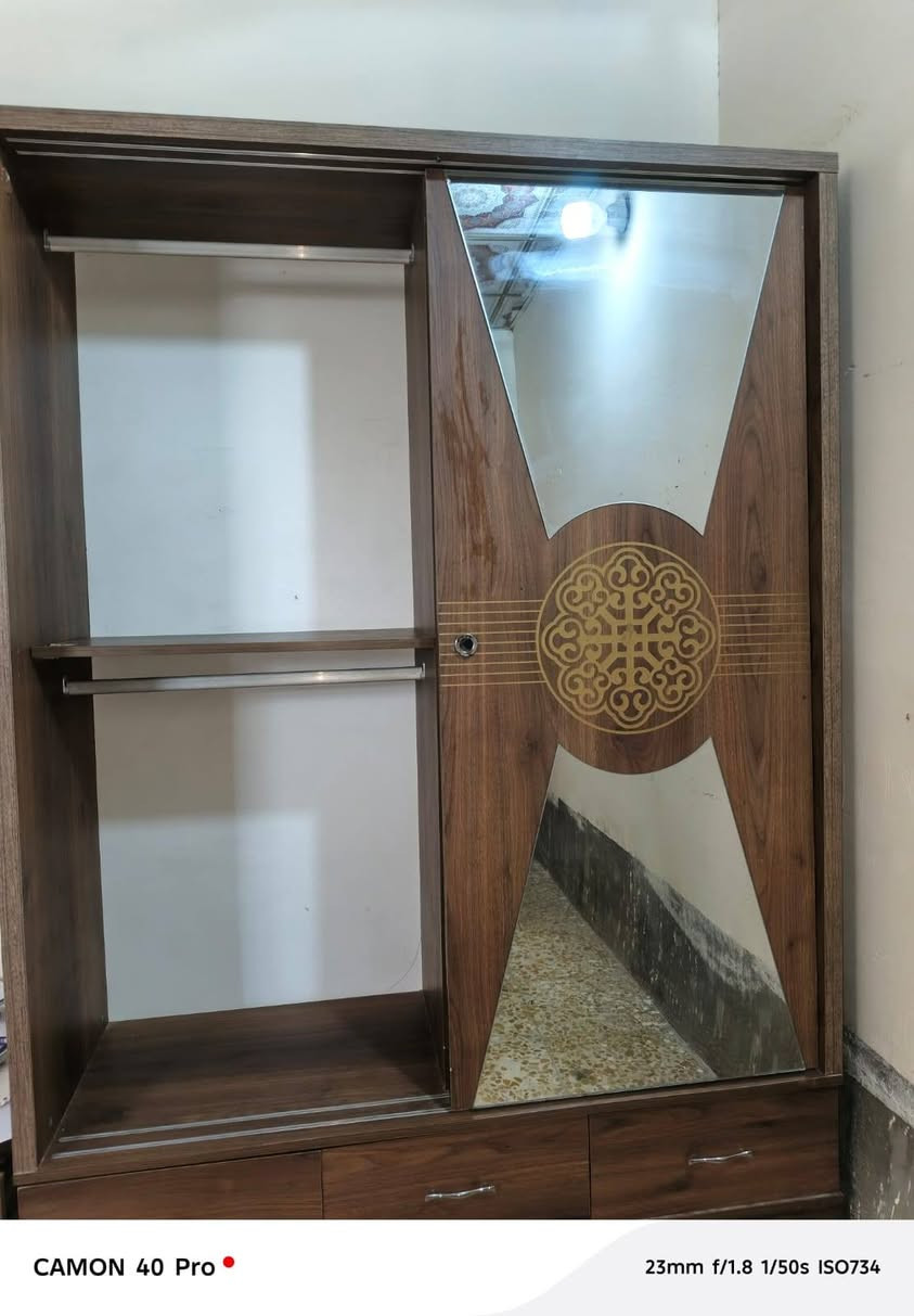 غرفه تركي شبابي نفرين السعر ٣٠٠ نضيفه ***********
