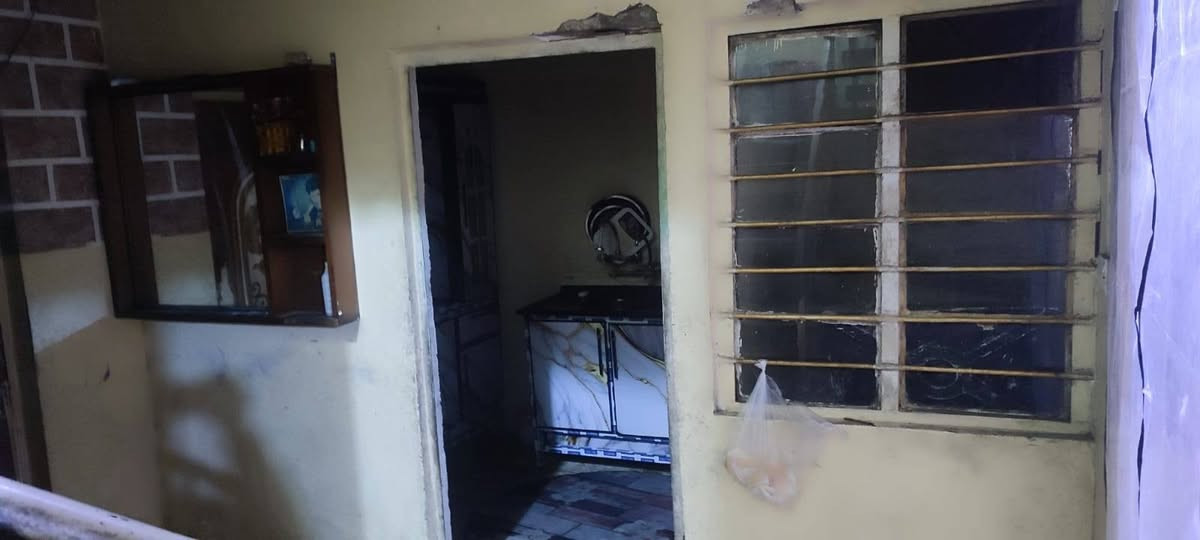 🏡 بيت للبيع في مدينة الصدر – قطاع 3

📍 الموقع: مقابيل شقق حبيبية

🔹 تفاصيل البيت:

- البيت طابق ونصف

🔸 الطابق الأول:

- غرفتان
- استقبال
- صالة
- مطبخ
- حمام داخلي
- حمام خارجي

🔸 الطابق الثاني (نصف طابق):

- غرفتان
- صالة صغيرة
- حمام

💰 السعر: 235 مليون دينار

📞 للاستفسار الاتصال أو المراسلة على الواتساب:
***********
او
***********
