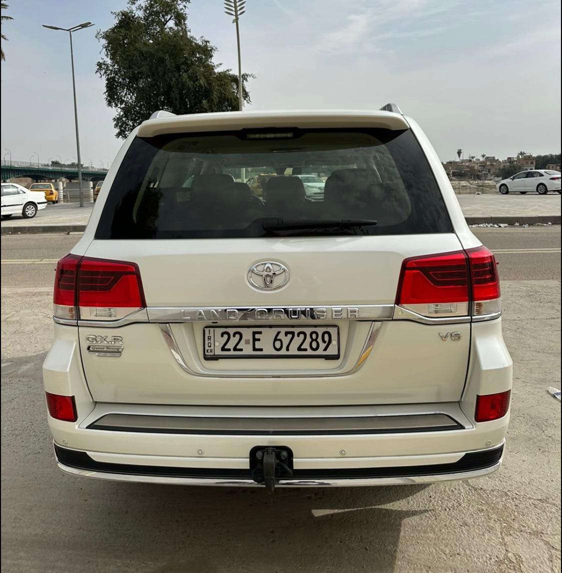 لاندكروز 2021 
بحريني فول مواصفات 
خليجي مكفول 
من كلشي 
ماشيه 68 
الف كيلو متر حقيقي 
كشنات جلد فتحه ثلاث شاشات 
ثلاث قطع تبريد صندوق كهرباء كاميرا خلفيه شاشه ابل كار بلي بلوتوث واي فاي خزن ميموري 
مري جانبيه كهرباء فورويل مودات قيادة ثلاجة 
تايرات دانلوب شادلها جديد  لايتات زنون ليد نهاري 
كراند تورنك شاشه ليزريه 
رقم اربيل تحويل مباشر 
السيارة جداً نظيفه استخدامها قليل مال بيت 
محرك 6 سلندر 4000 سيسي 
السعر رقم 1 رد تلقائي
مكان السيارة بغداد الكاظميه
***********
