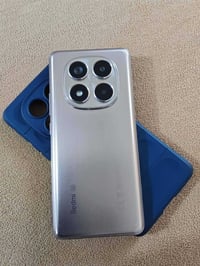 Redmi Note 14 Pro 5G  للبيع الذاكره 512 والذاكره العشوائيه 24 مع شاحن ...