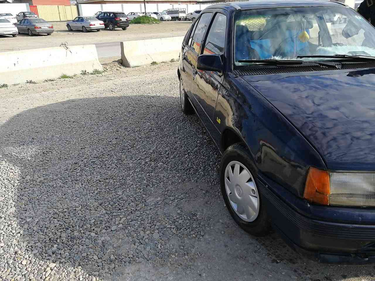 كاديت 1991 سنويه أرقام جديد الئ 2030 شرط كير ومحرك تدفئة شغال بطاريه جديد تيارات 5جدد طخم أمامي جديدكلو شرط كهربائيات شاشه كلو شغال لون السياره ارزق نيلي مصبوغه حزام جمالية شخطه مابيها عندي بيها وكاله عامه مطلقة شرط التحويل فقط من عندي ***********موصل السعر 25ورقه بيها شويه مجال
