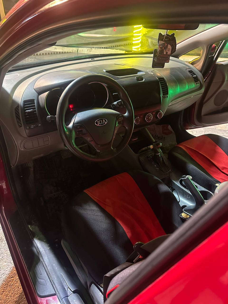 السلام عليكم 
سيراتو 15 خليجي رقم بغداد 
السيارة صبغ عام مكفولة من الكص
محرك مجفت شغل مضبوط كير كفالة
مكانها بغداد سعرها 82 وبي مجال
للتواصل *********** بغداد, العراق
