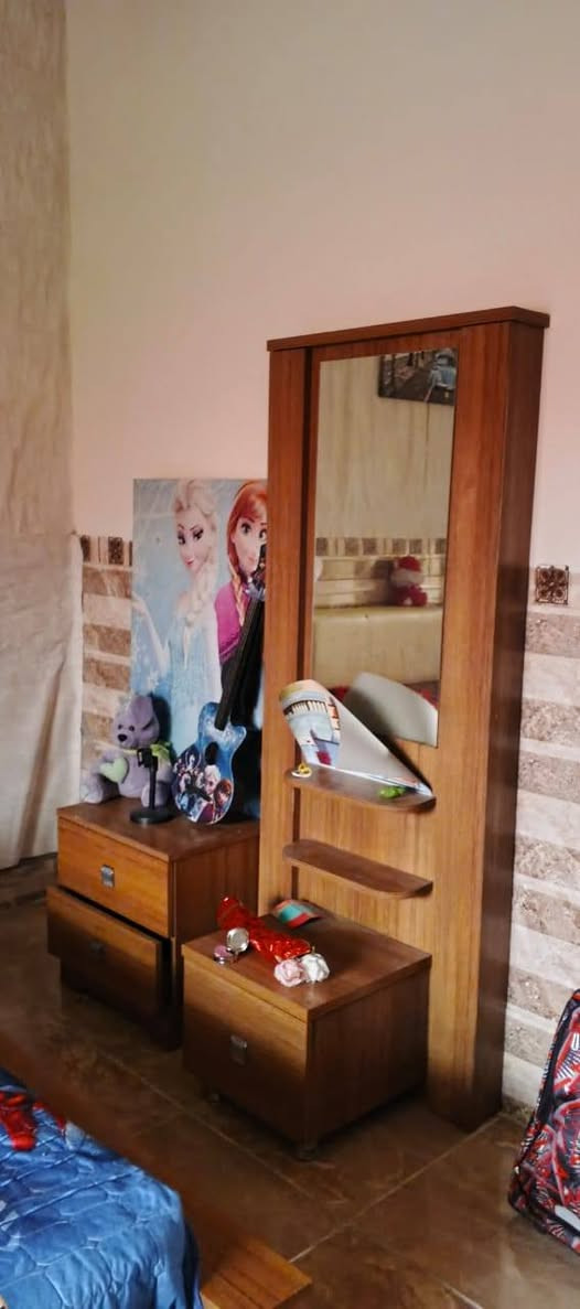 غرفة نوم للبيع السعر بدون الدواشك
100 الف معه دواشك 150
تواصل وات ساب 
***********
