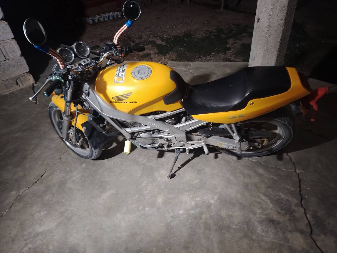 السلام عليكم يوجد ماطور بطح هوندا سباده موديل 1989 محرك  مفتوح مبدل بي يطغات فقط فتحتو عله ايده قبل ما مفتوح رقم كركوك باقي لوحات بعد ما مستلمهن بسم ولد صديقي السعر واحد ونص وبي مجال كلو شغال الاستفسار على الرقم ***********
