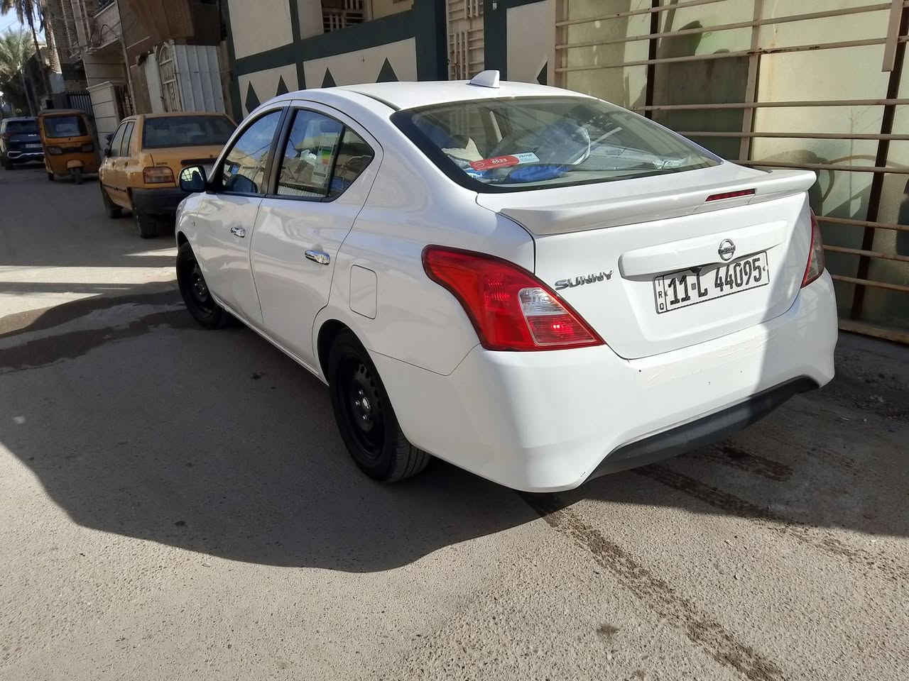 السلام عليكم نيسان صني هندي بسمي بليته زركه 24 ماشيه 27 مغلفه ارضيه وكشنات وصندوك بيه صخه بل باب السايق وبل باب عكس السايق السعر 128 بيه مجال جيد بصيط عنوان الدورة شارع 60 هاتف ***********
