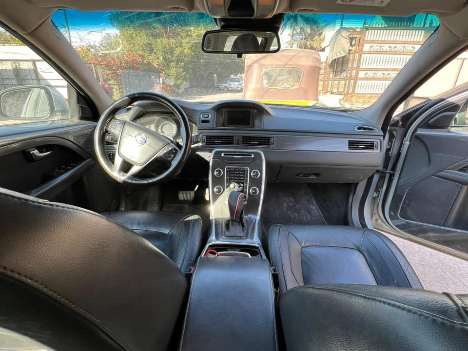 📣 للبيع: فولفو V70 موديل 2016 🇸🇪
سيارة عائلية راقية بمواصفات أمان عالمية، نظيفة جداً وجاهزة للاستخدام.
• الموديل: 2016 (الجيل الأحدث).
• اللون: فضي (Silver) ملوكي.
• الحالة: نظافة ممتازة، داخلية واسعة، وتبريد ثلج ❄️.
• الأمان: رادار، نظام ثبات، إيرباكات كاملة (مواصفات الفولفو المعروفة).
• المميزات: شاشة، حساسات، تحكم ستيرن، ويل كب بلادي.
📍 الموقع: [بغداد ]
📞 للتواصل
0771 399 1160
