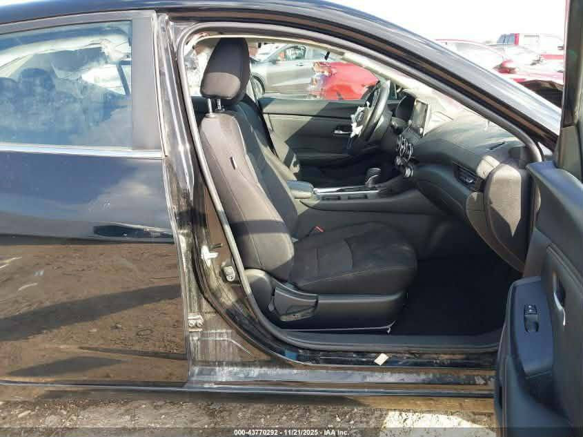 السلام عليكم عندي نيسان سنترا موديل 24 ماشيه 32 الف واصله بغداد ابيع بدون تصليح وبدون رقم السعر 100 الشراي يتصل ***********
