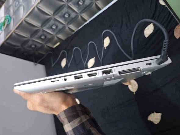 السلام عليكم لابتوب hp للببع مواصفات داخل الصوره مكاني بغداد مدينه الصدر سعره 375 وبي مجال للشراي الجهاز نضيف مكفول من كسر وبطاريه الشراي يجي خاص او يتصل ***********
