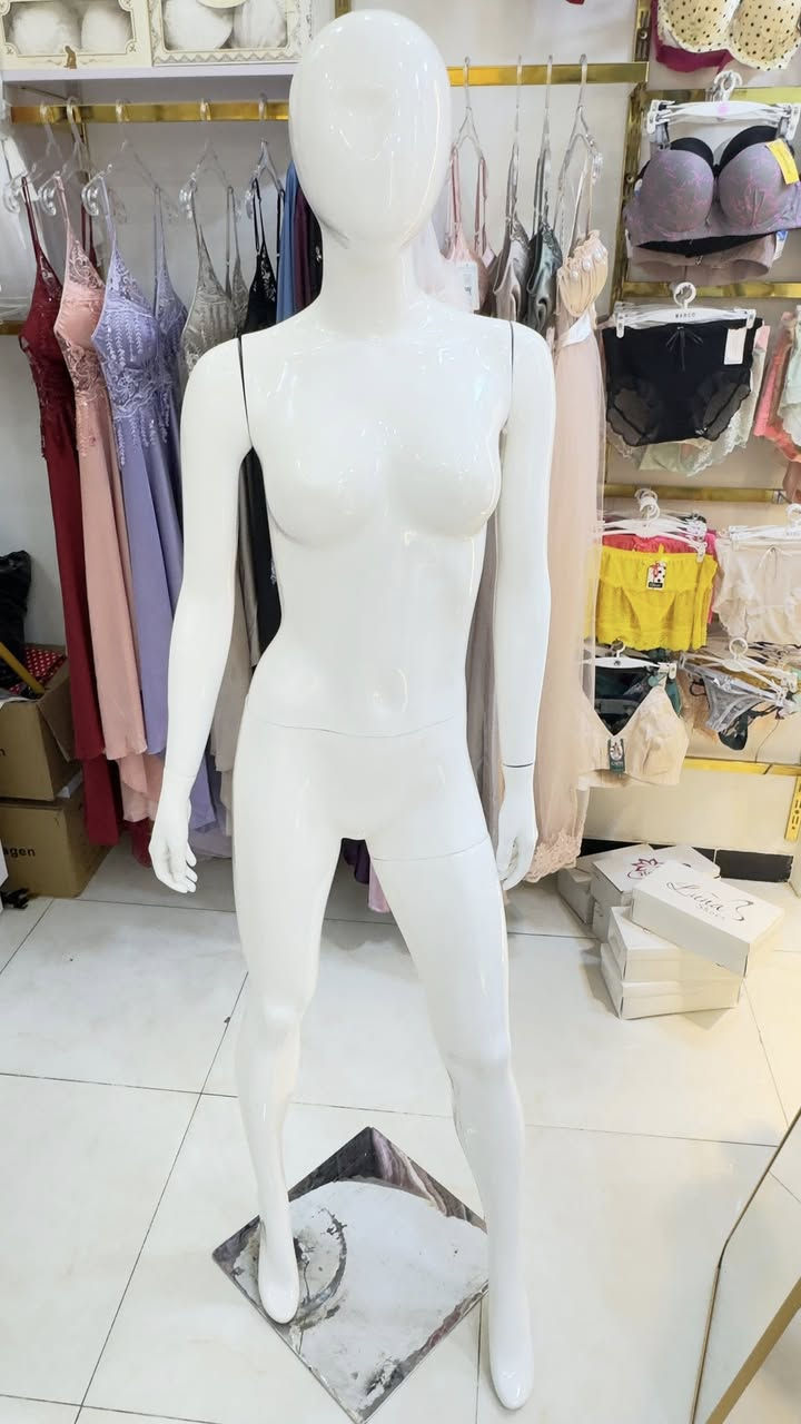 5 ملكانات نظافه 100‎%‎ لا شخط ولا كسر ولا فطر سعر القطعه55
و3 ملكانات نظافتهم60‎%‎سعر القطعه30

ما عندي توصيل 
مكاني بغداد البياع شارع 20
الاتصال على الرقم ***********
