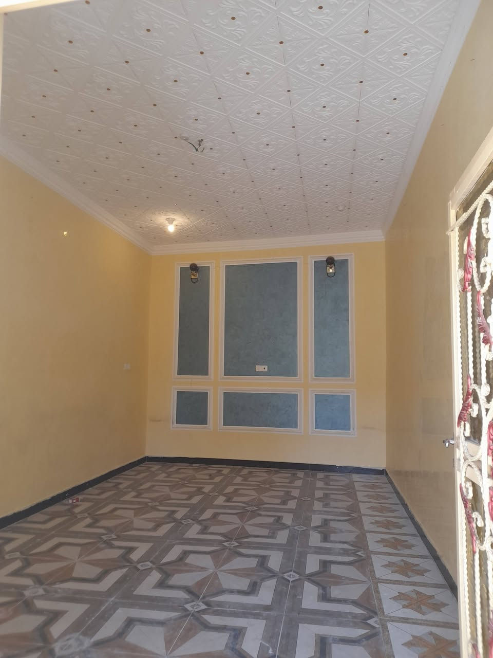 بيت للبيع مساحة ٢١٧بلبطاط زاعي كاع الدبوس بالشارع الخلف المدرسة السعر ٥٨ الستفساررقم ***********
