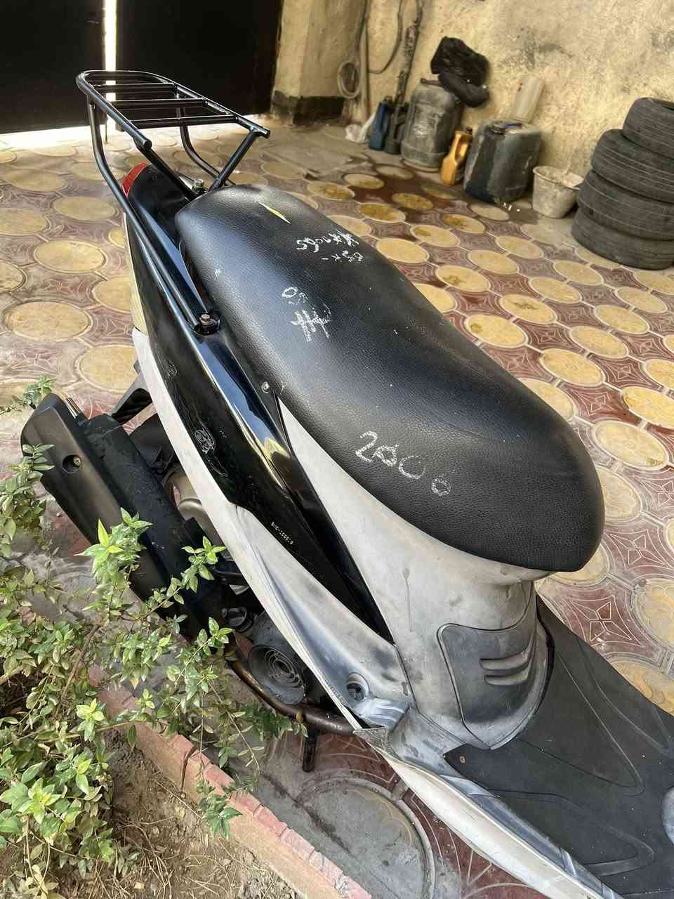 سلام عليكم 
ماكس منغولي دراجه بلاديه كامله مكمله 
كفرات اشاير دشبول بكلايت خلفي
كهربائيات شغاله ما عده لماصده لماميه بيها طبك وايرات وبريك امامي يرادله كمجي  . خلفي شغال .
دراجه مكينه مجفته عله ايدي غراض بلاديه بوشه بستم 
صالنصه اف ام رياضي دراجه غير لذكرته نقص برغي مابيها 
السعر 550
العنوان بغداد البياع رقم الهاتف ***********
