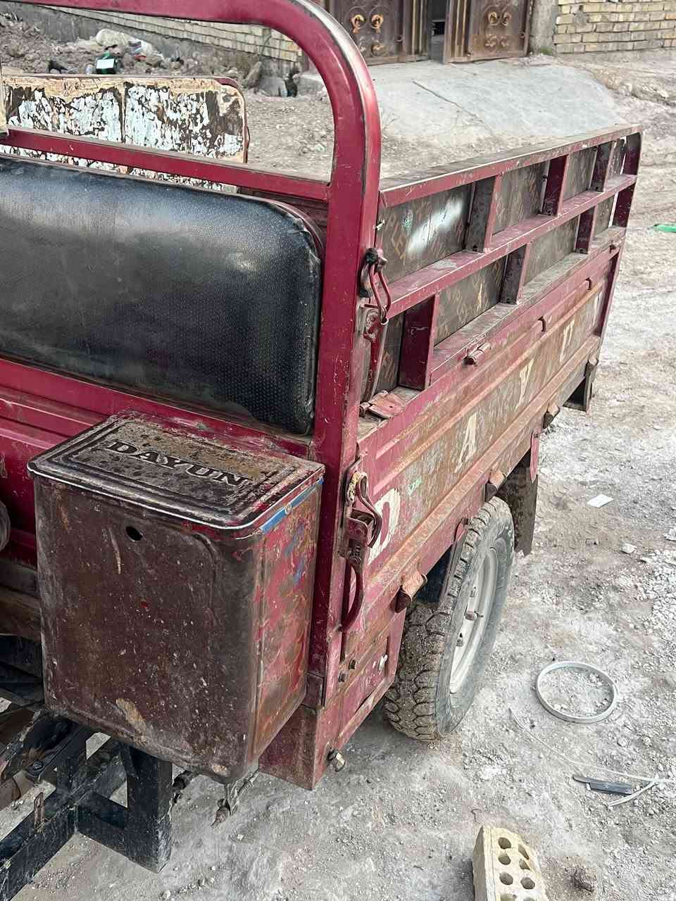 السلام عليكم اخوان ستوته دايوان فحل موديل ٢١ أوراق المصطفى كامله السعر مليون/ ٥٠٠ بيهه مجال بسيط مكاني سبع البور شارع الطيار تواصل على رقم ***********
