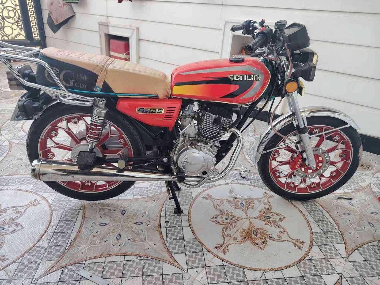 دراجة للبيع خمسه كير شرط مامفتوح السعر ٦٧٥وبيه مجال مكاني دوميز للإستفسار الاتصال ***********
